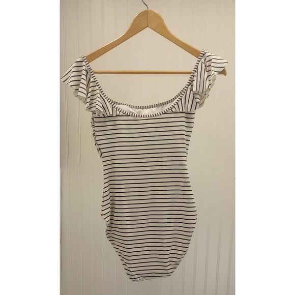 Vince Camuto Swim, one piece Ivory and black striped swimsuit. Size 8 - Picture 1 of 6
